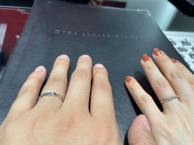 購入を決めた指輪です。
別デザインながら統一感があります。