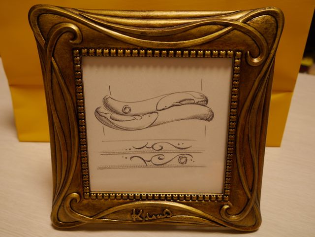 オプションでデザイン画を額に入れてもらいました。