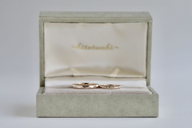 ピンクゴールド　外側ヘアライン加工　内側鏡面