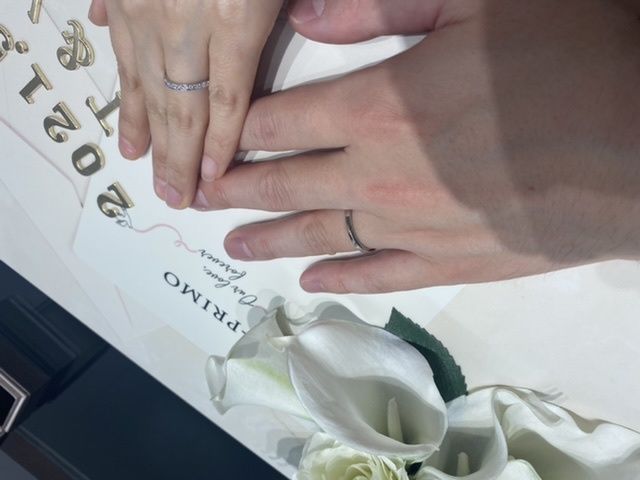 結婚指輪受け取り時に記念に写真をとることができました。