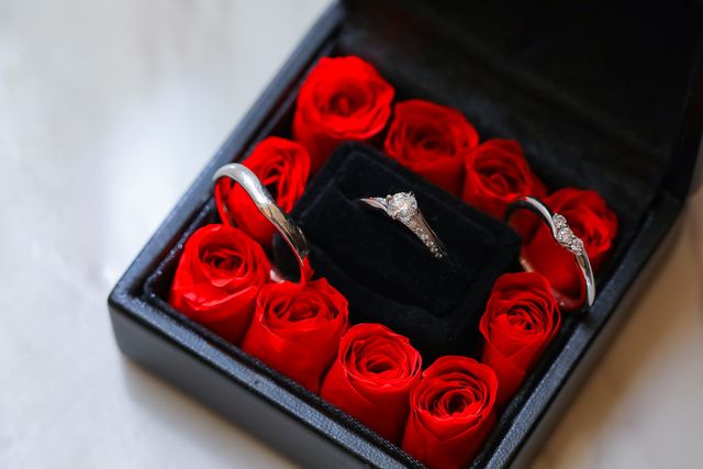 結婚指輪と婚約指輪
プロポーズボックス