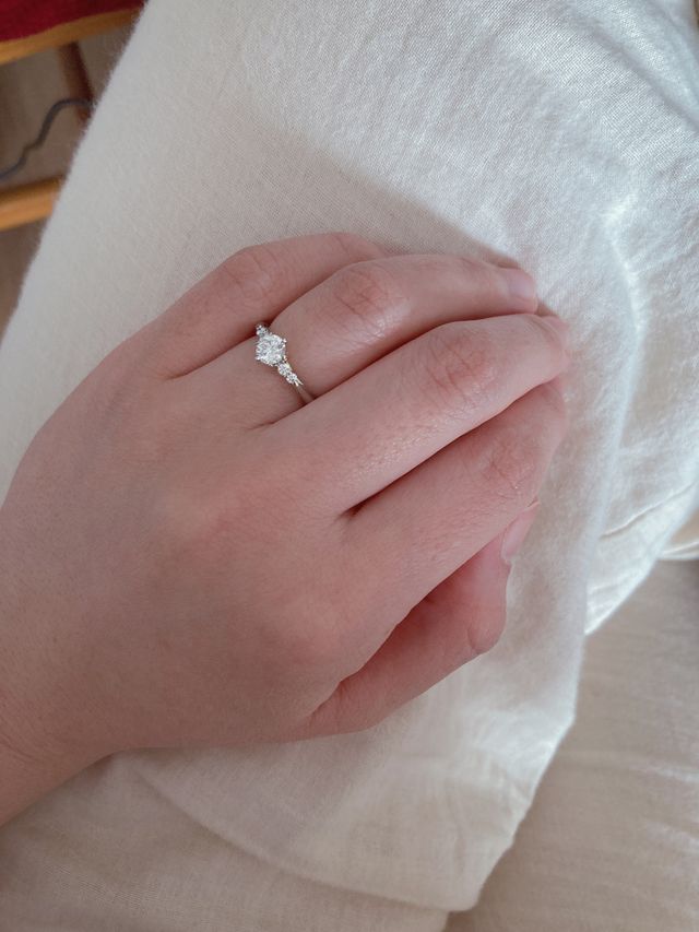 
デザインはアンサンブル
メレダイヤの輝きも素敵です♡