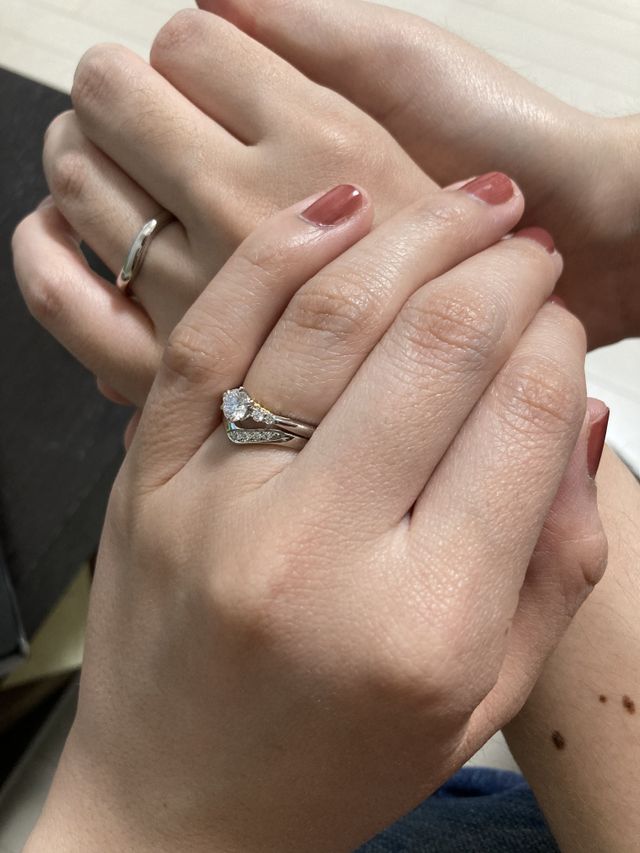 婚約指輪と合わせて