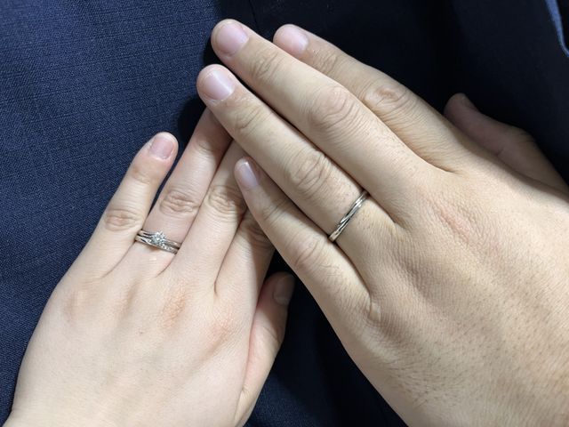 婚約指輪との重ね付けの相性もばっちりです！