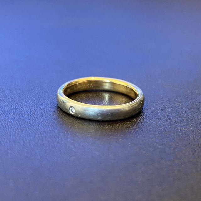 指輪の裏側に京杢目がついており、個性的なデザイン。