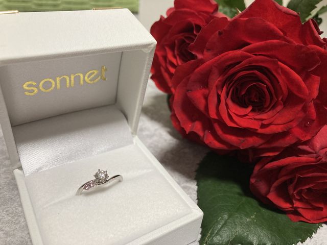 婚約指輪です。ピンクダイヤをつけました。