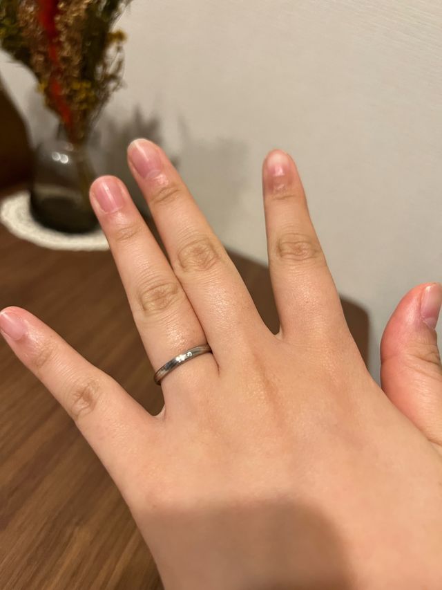 自分の指の形は残念ですが指輪のお陰で綺麗に見えます