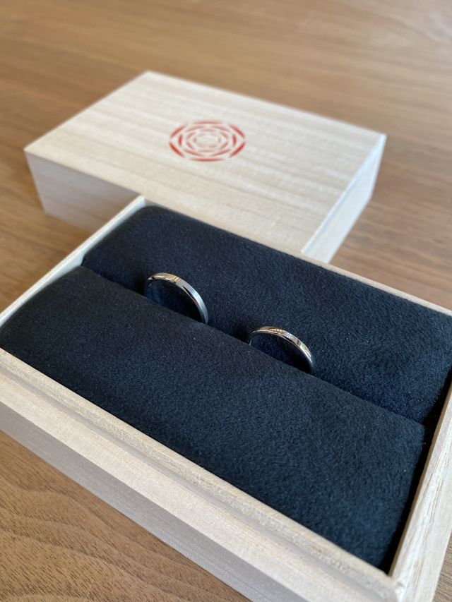 きれいな木箱に入った指輪。