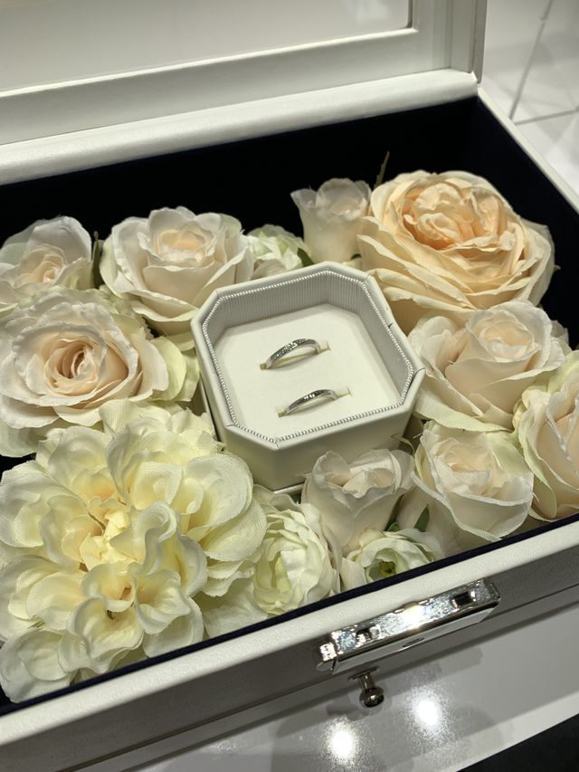 指輪の受け取りの際の写真です