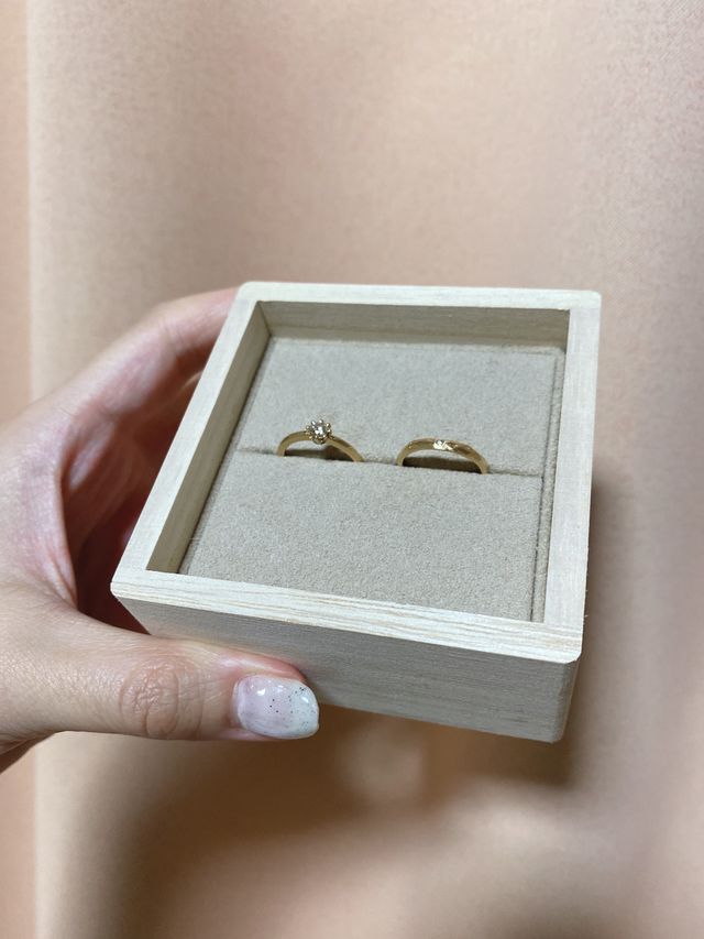婚約指輪と結婚指輪です。