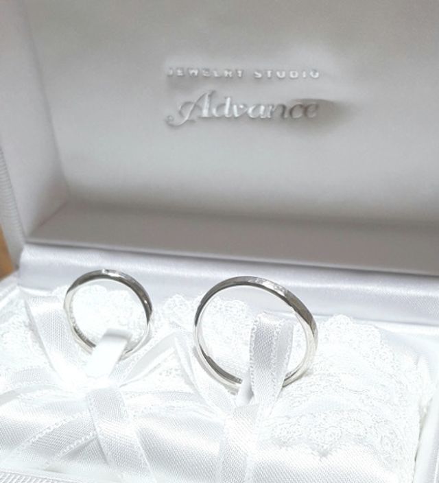 店名入りの箱とともに