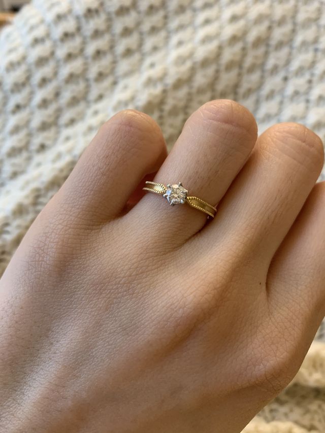 ビジュピコにて購入
ENUOVE
イエローゴールド