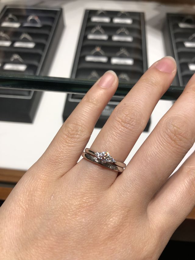 婚約指輪と結婚指輪の重ね付け