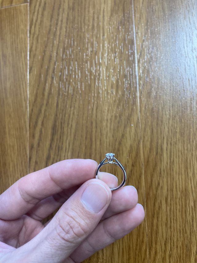 婚約指輪です。