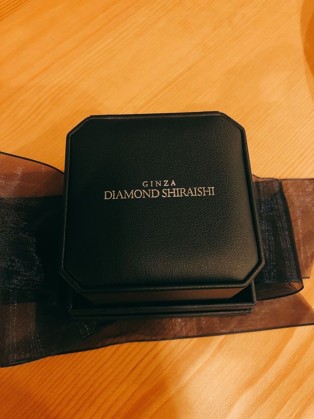 ボックス。濃いネイビーで上品です。