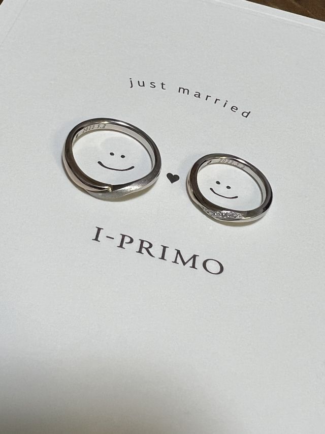 男性側はマット加工
女性側はダイヤが敷き詰められています。