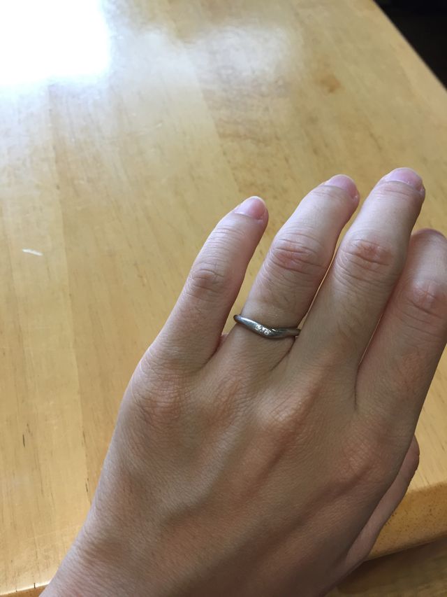 ２つのダイヤが夫婦2人を意識していていつも一緒という意味