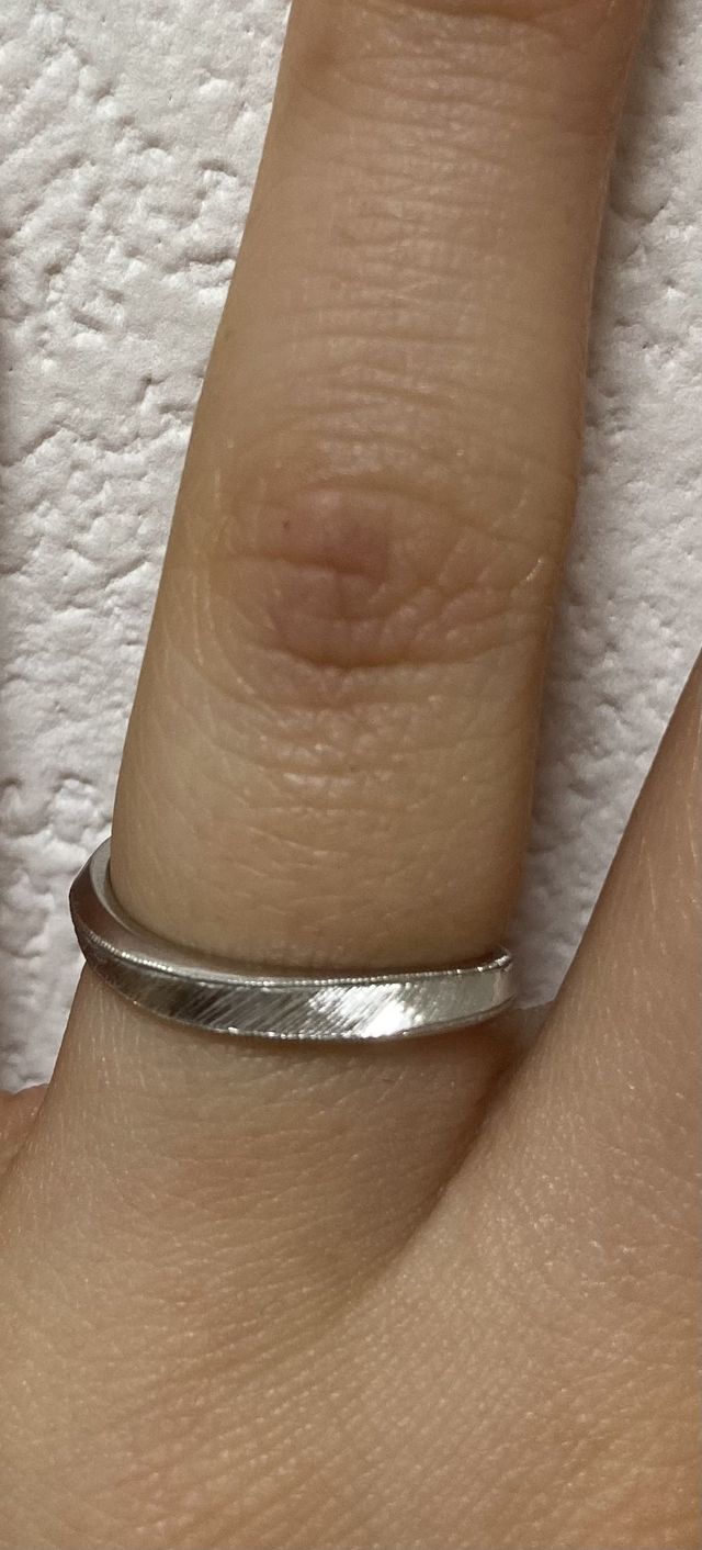 ひねりタイプで、表面のみithオリジナルの加工とミルうちあり