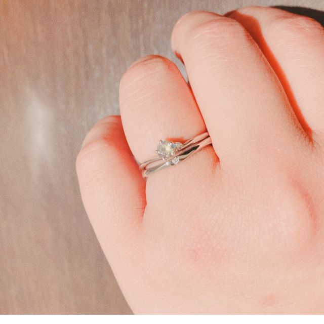 婚約指輪は同シリーズを他店さんで購入しました。