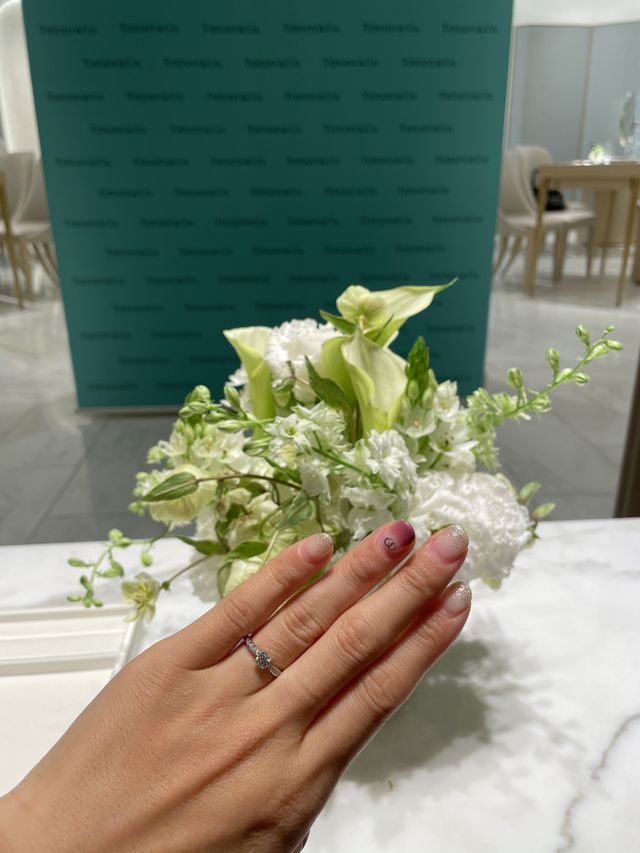 店頭で指輪を受け取った際に撮ったものです。