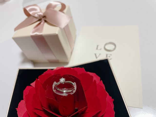 可愛いデザインで細い指にもよく似合いました。