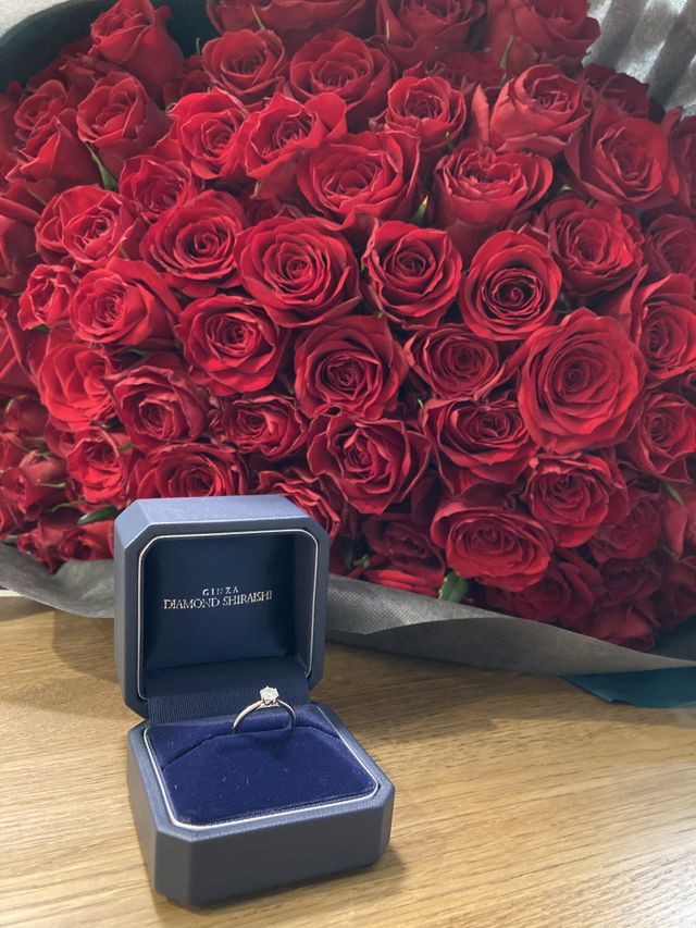 羽をイメージしてデザインされた指輪です。