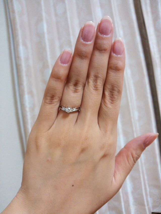 0.21カラット、トリプルexcellentのダイヤです。