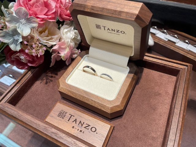 あえて違うデザインで2人の好みを尊重したデザインにしました。