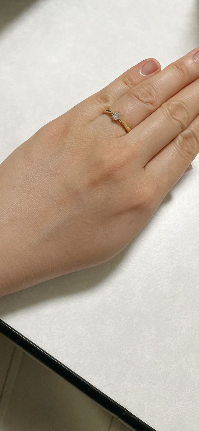 肌に馴染むゴールドにしました。可愛くてお気に入り！