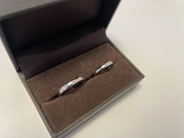 こちらは結婚指輪ですが、この他に入籍指輪も無料で頂きました。