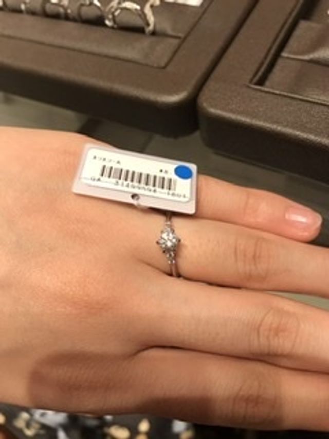 婚約指輪のオリオンです。