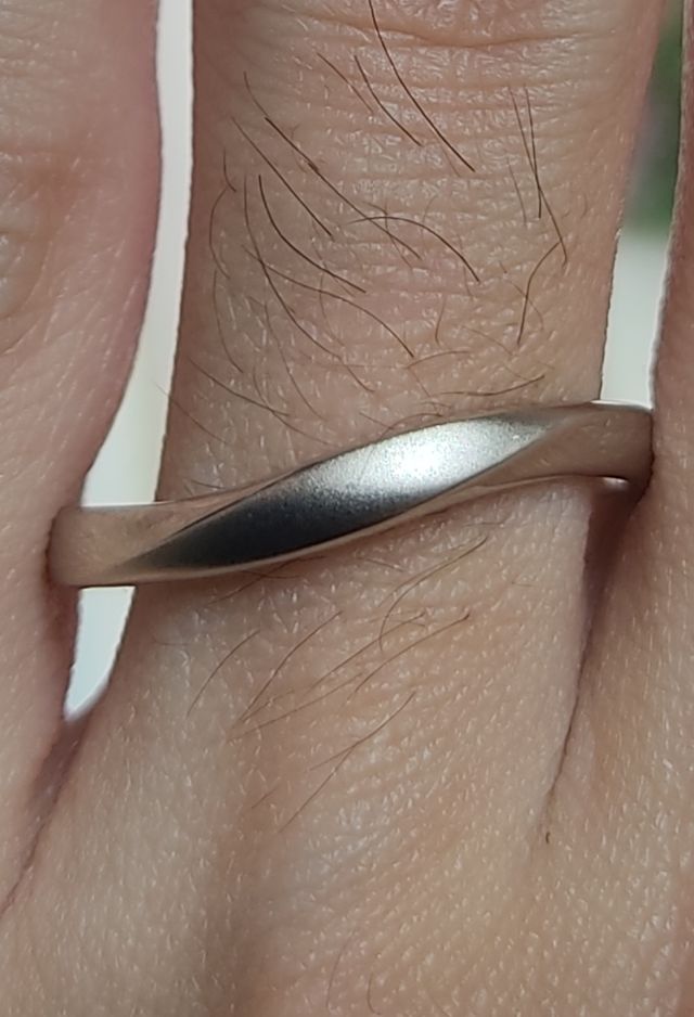 ウェーブ形状のつや消し