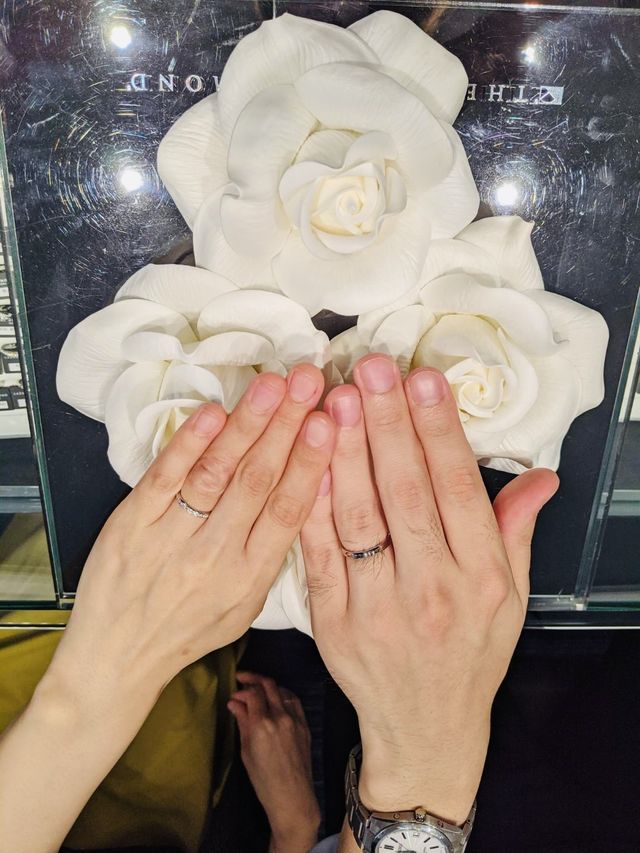 購入時にお店でリング台で撮ってもらった写真です