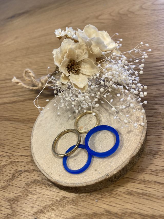 仮で作らせていただいた指輪と、自分たちで作った指輪です。