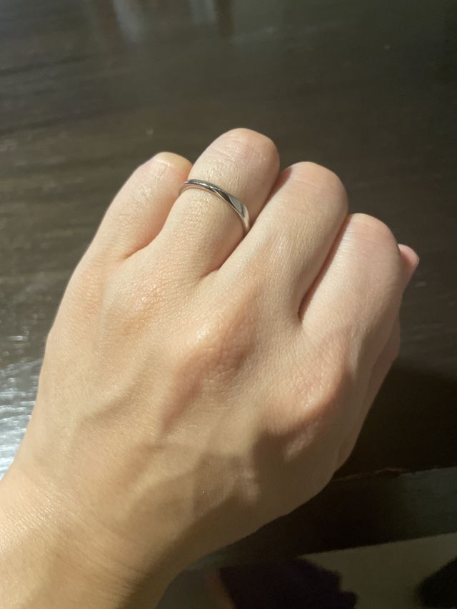 エコー。シンプルな中にもウェーブなデザイン。