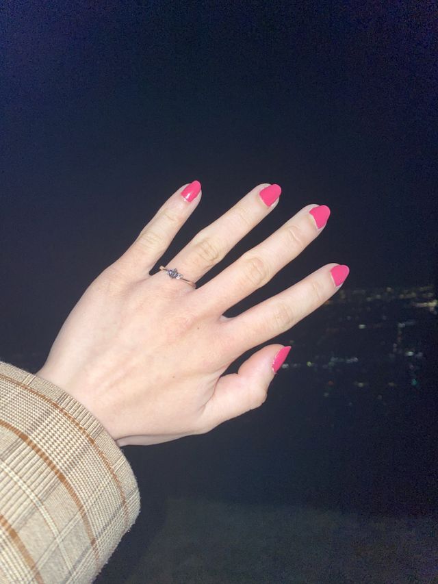 プロポーズされて夜景越しに撮りました！
