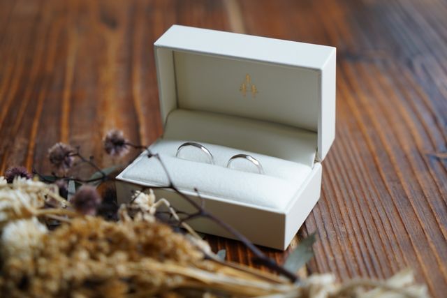 ケース入りの指輪の写真