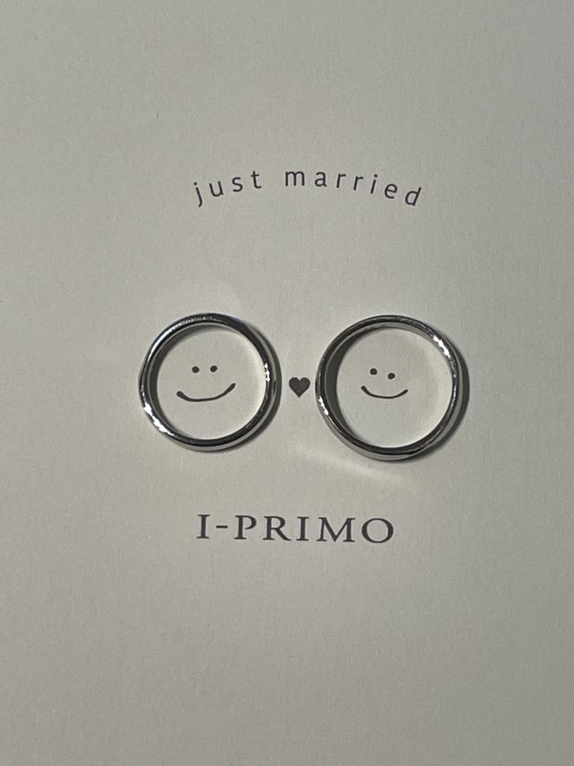 2人の婚約指輪を合わせて絵になる台紙です。可愛い。