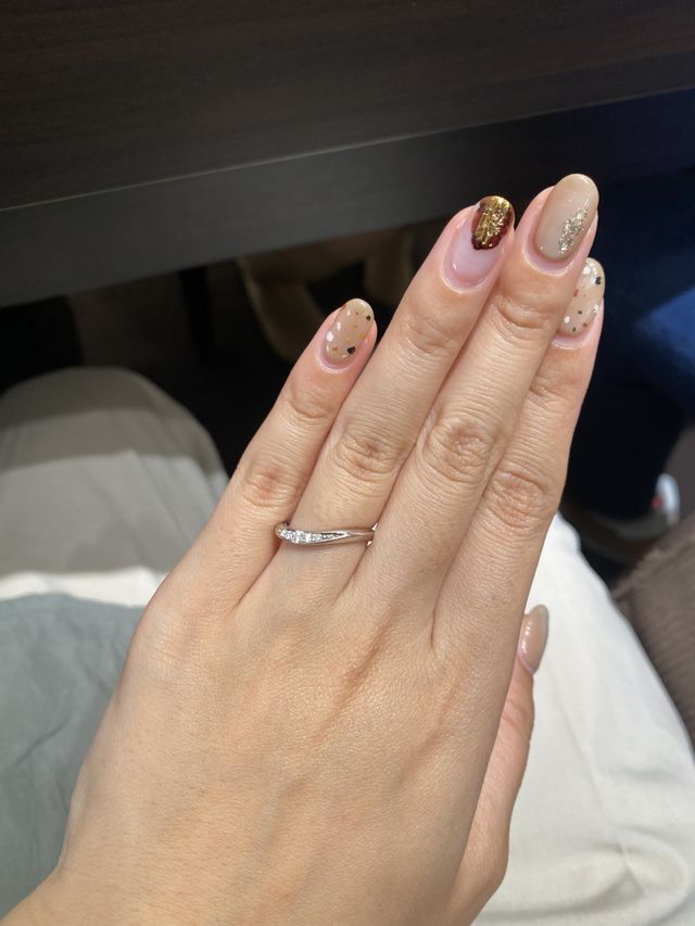 片側にダイヤが入っています。