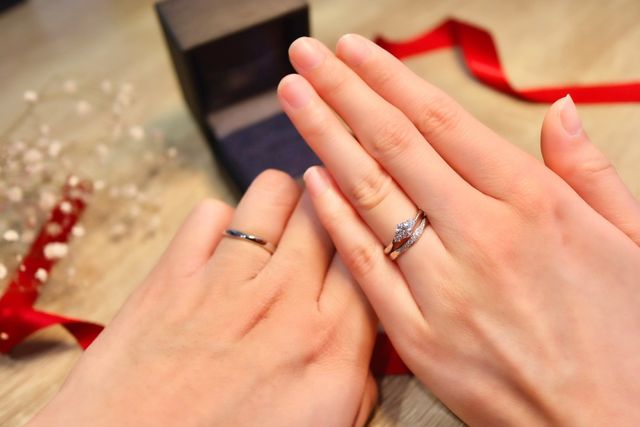 婚約指輪も含めて着用写真を撮りました。