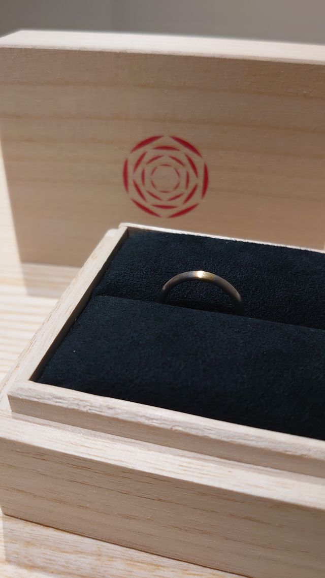 納品時の指輪と箱
