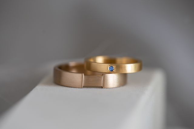 レディースの裏面にサファイヤを入れました。2way使用可能