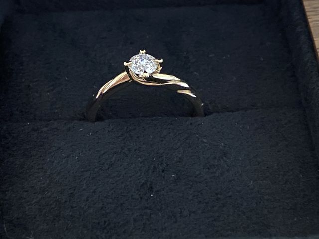 ダイヤのおさえている形とそのサイドの捻りがポイントです