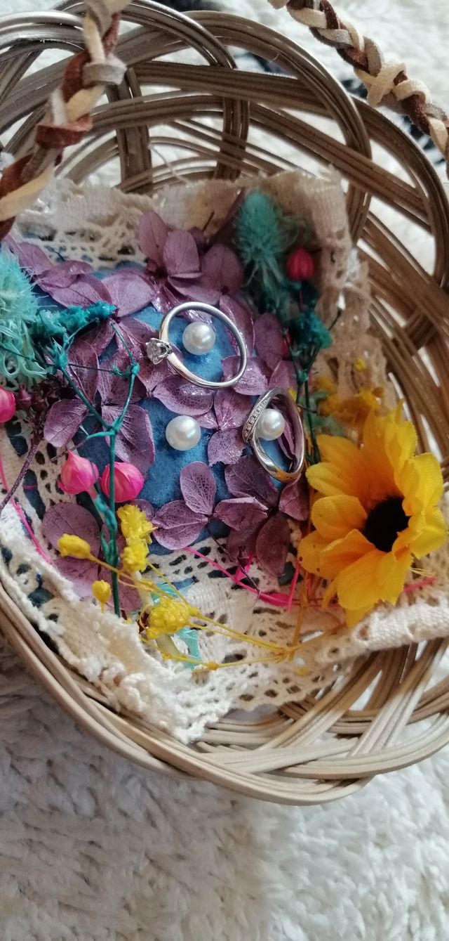 結婚式に合わせてフラワーリングピローを作りました