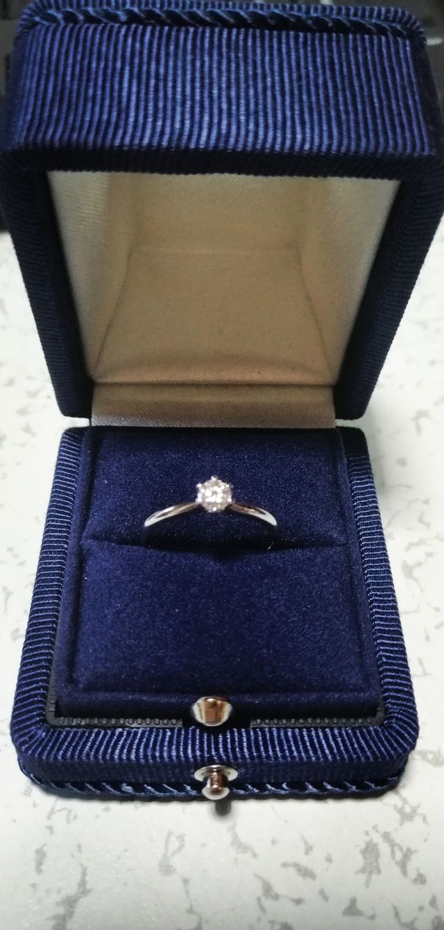 シンプルケースと指輪でサプライズでしたが凄く好みでした