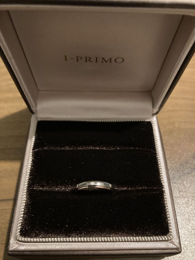 ゴールドにプラチナが二重になっているデザイン