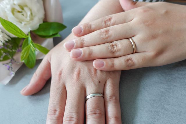 指輪受け渡しの際に、店内で撮っていただきました！