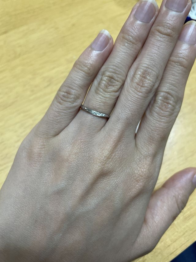 細細いタイプの指輪のため、着け心地に違和感がありません。
