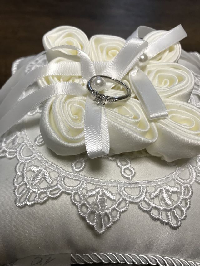 メレダイヤ付きのエンゲージリングです