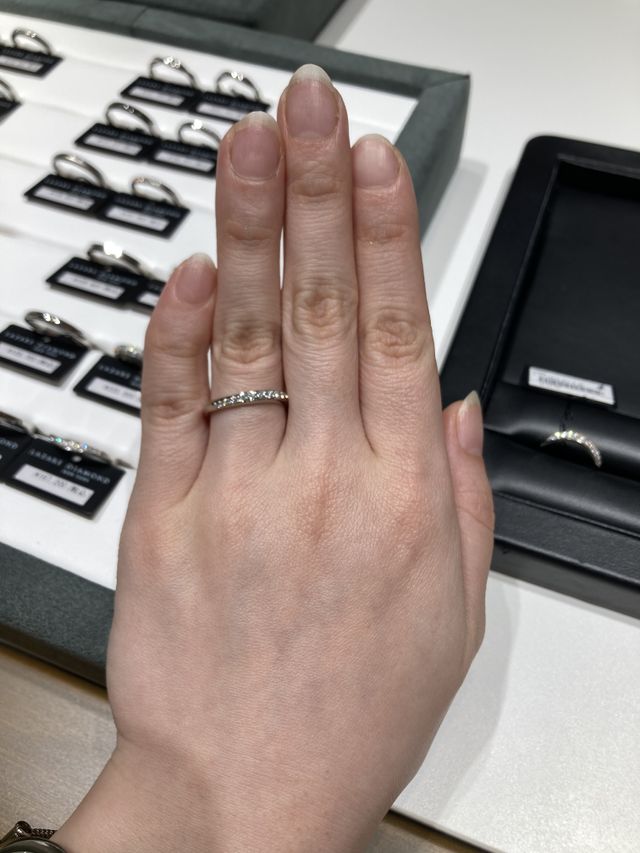 グラマシーという結婚指輪の女性用です。